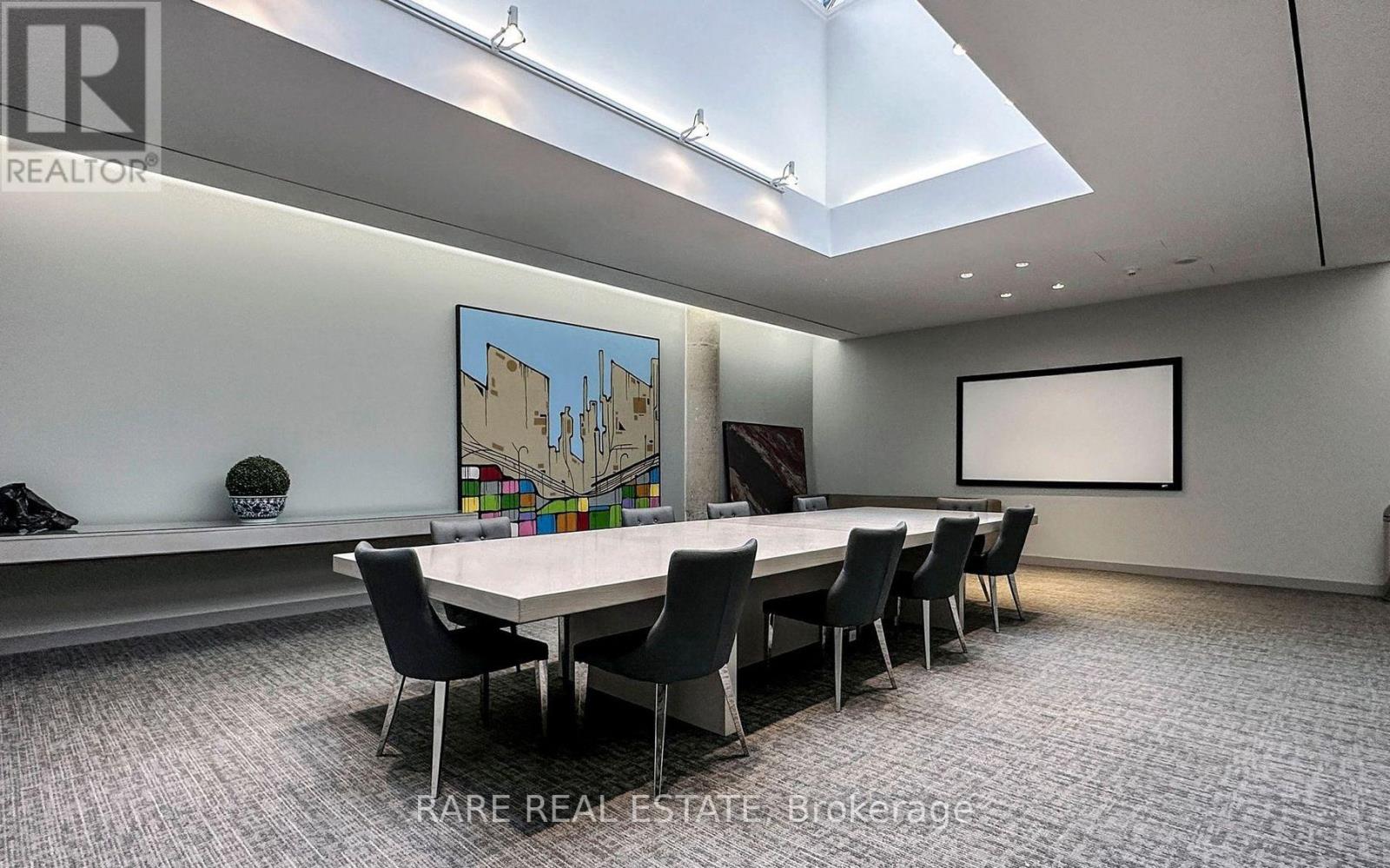 530 - 637 LAKE SHORE BOULEVARD W