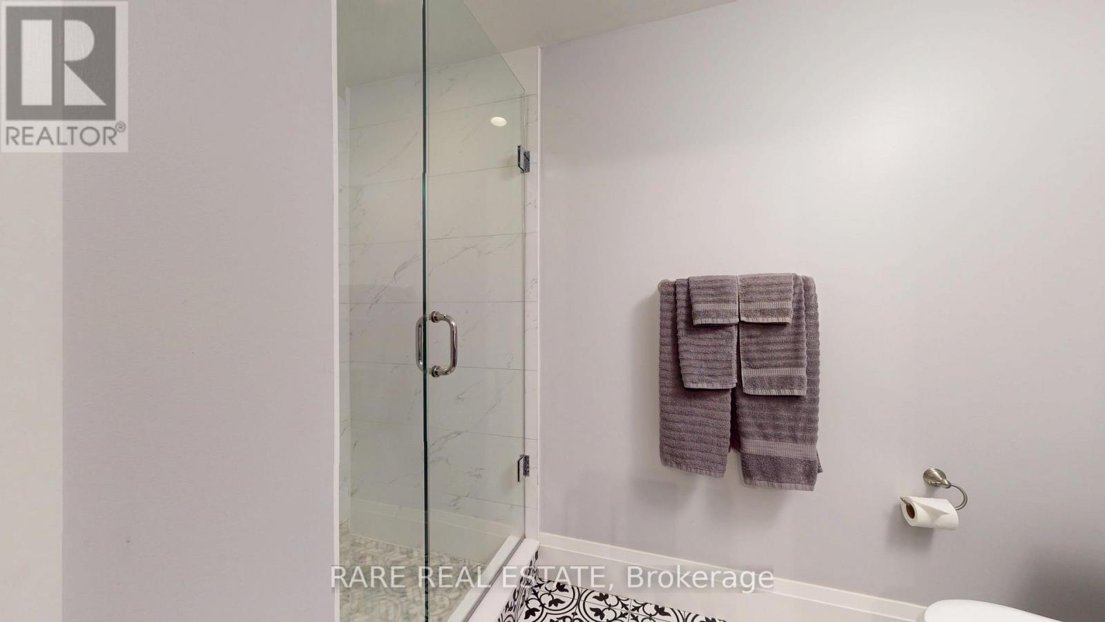 925 - 560 FRONT STREET W