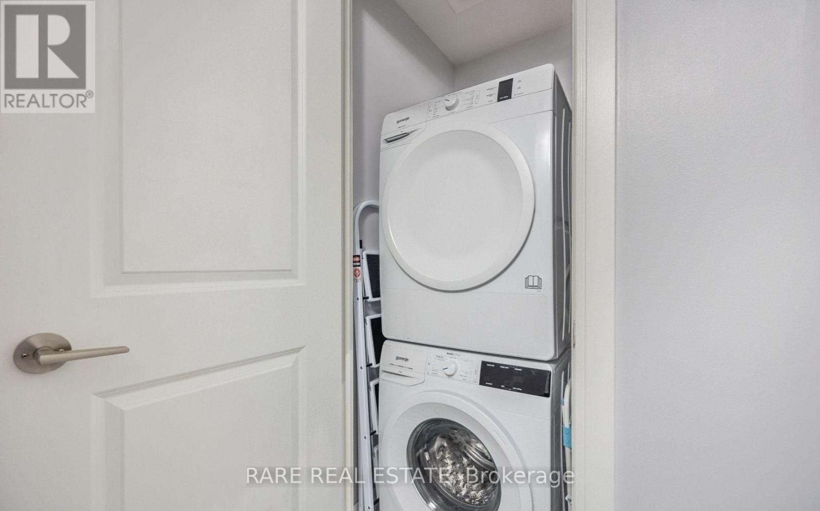 925 - 560 FRONT STREET W