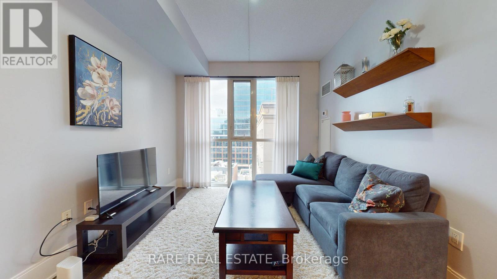 925 - 560 FRONT STREET W