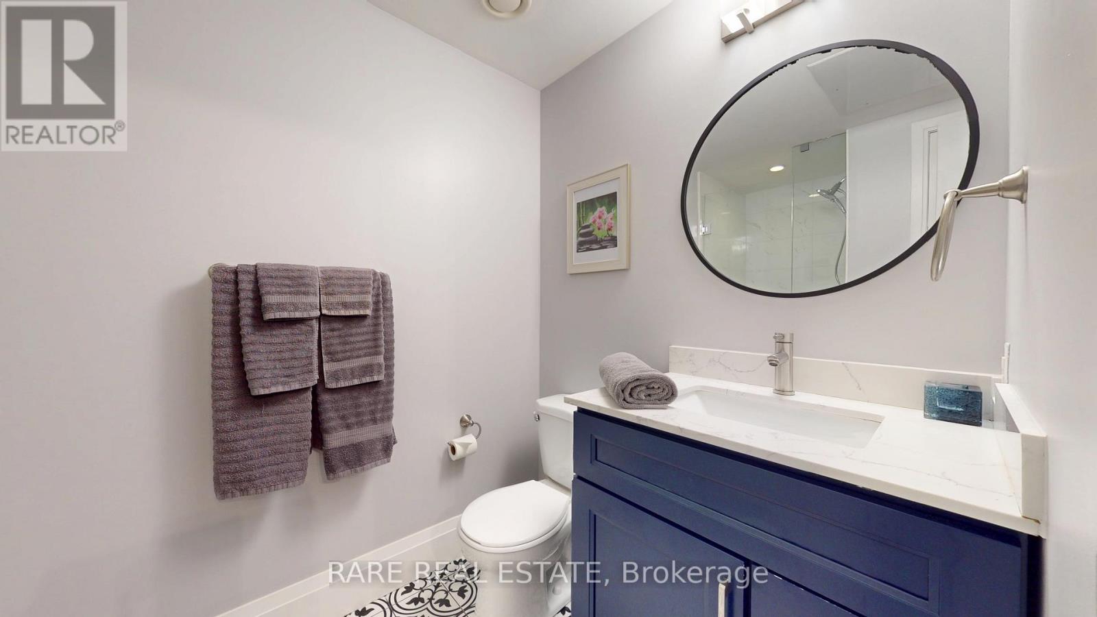 925 - 560 FRONT STREET W