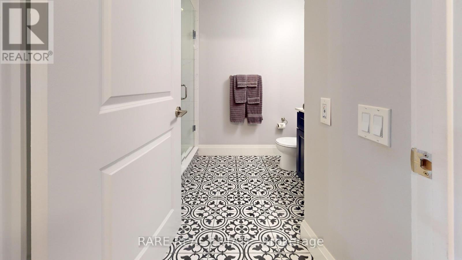 925 - 560 FRONT STREET W