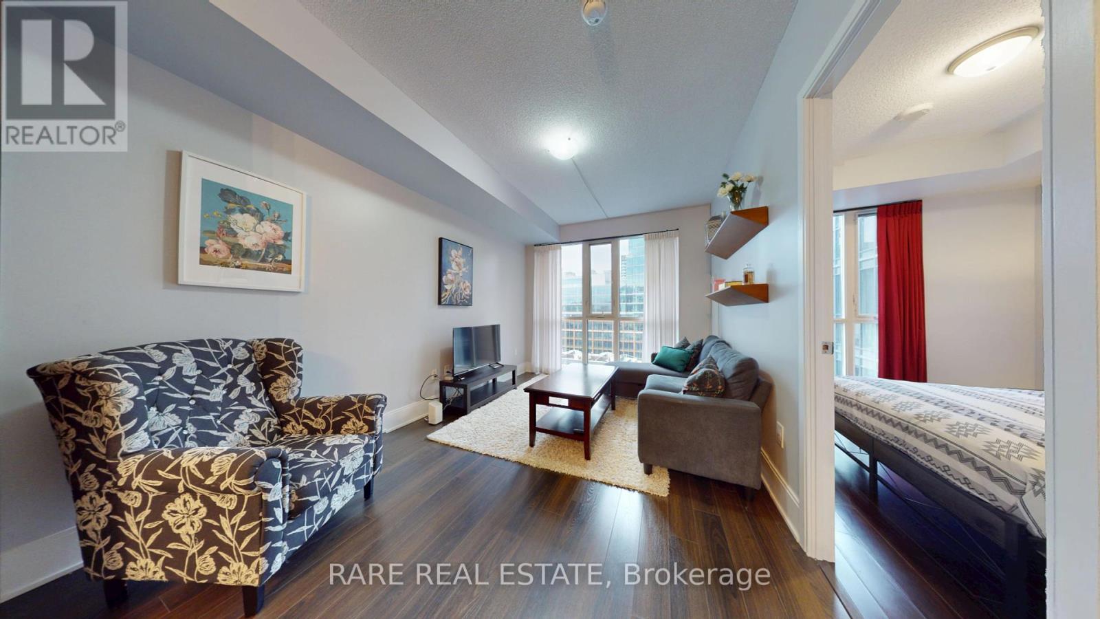 925 - 560 FRONT STREET W