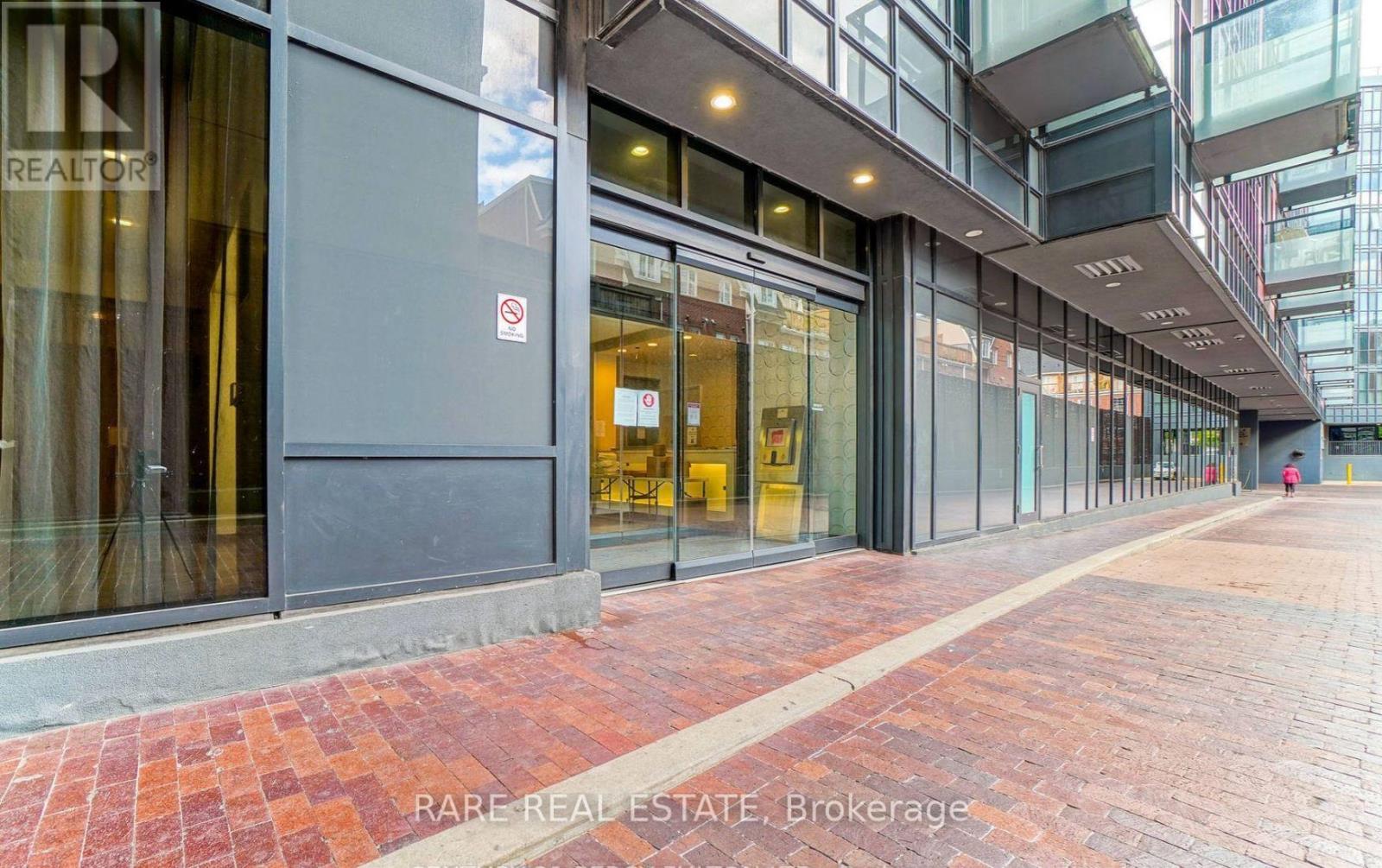 925 - 560 FRONT STREET W