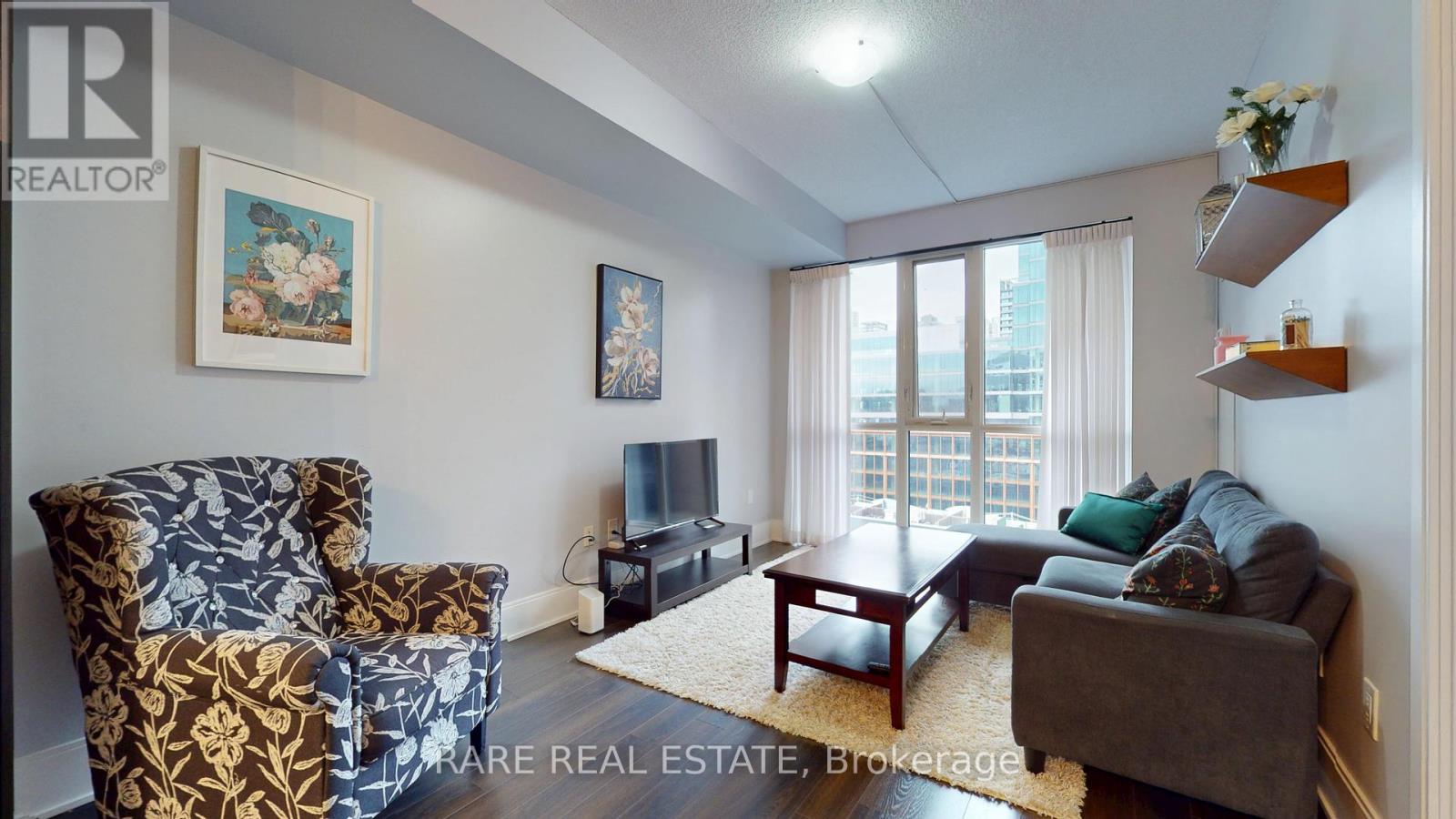 925 - 560 FRONT STREET W