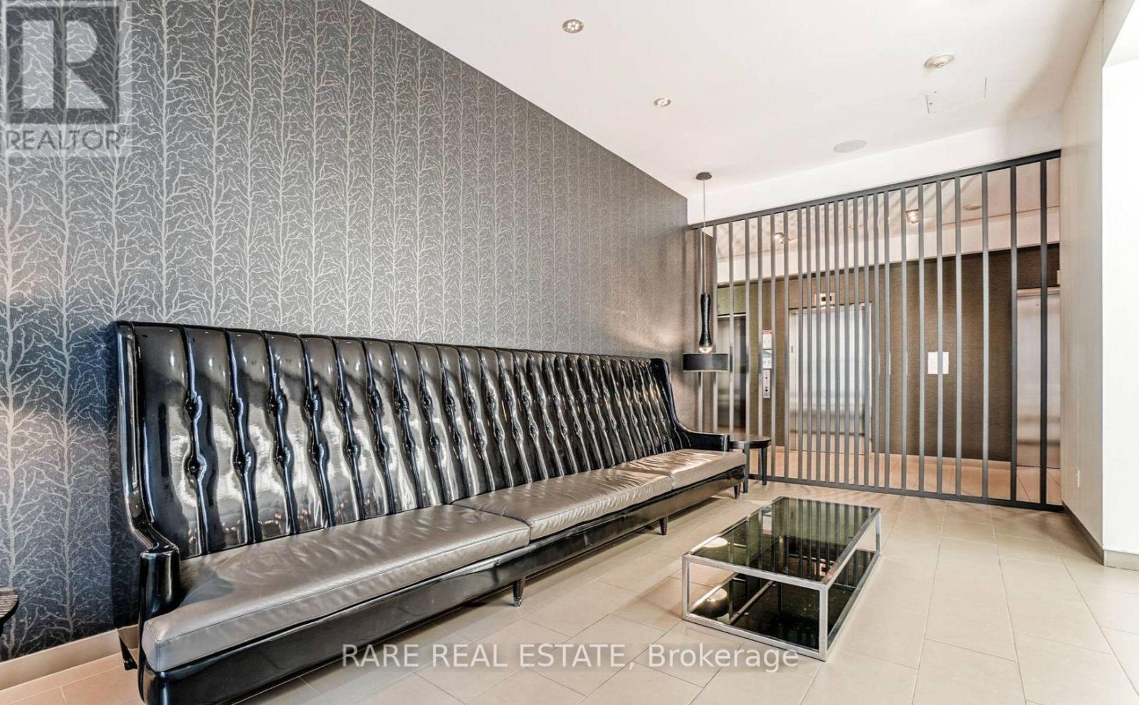 925 - 560 FRONT STREET W