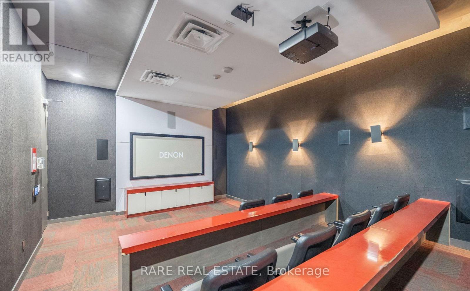 925 - 560 FRONT STREET W