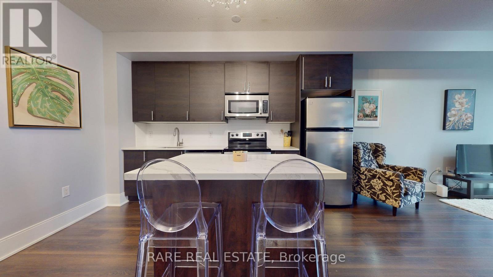 925 - 560 FRONT STREET W