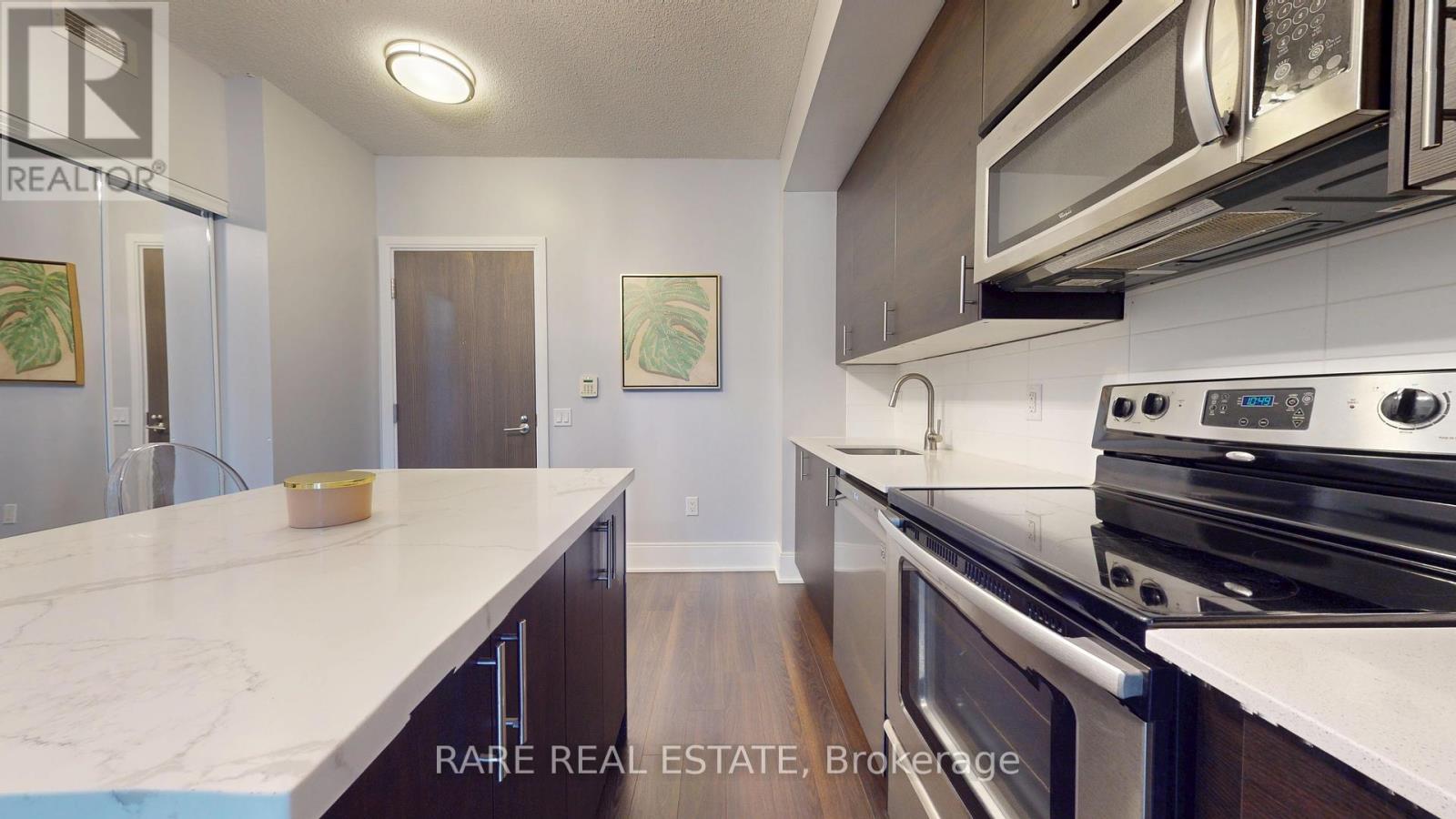 925 - 560 FRONT STREET W