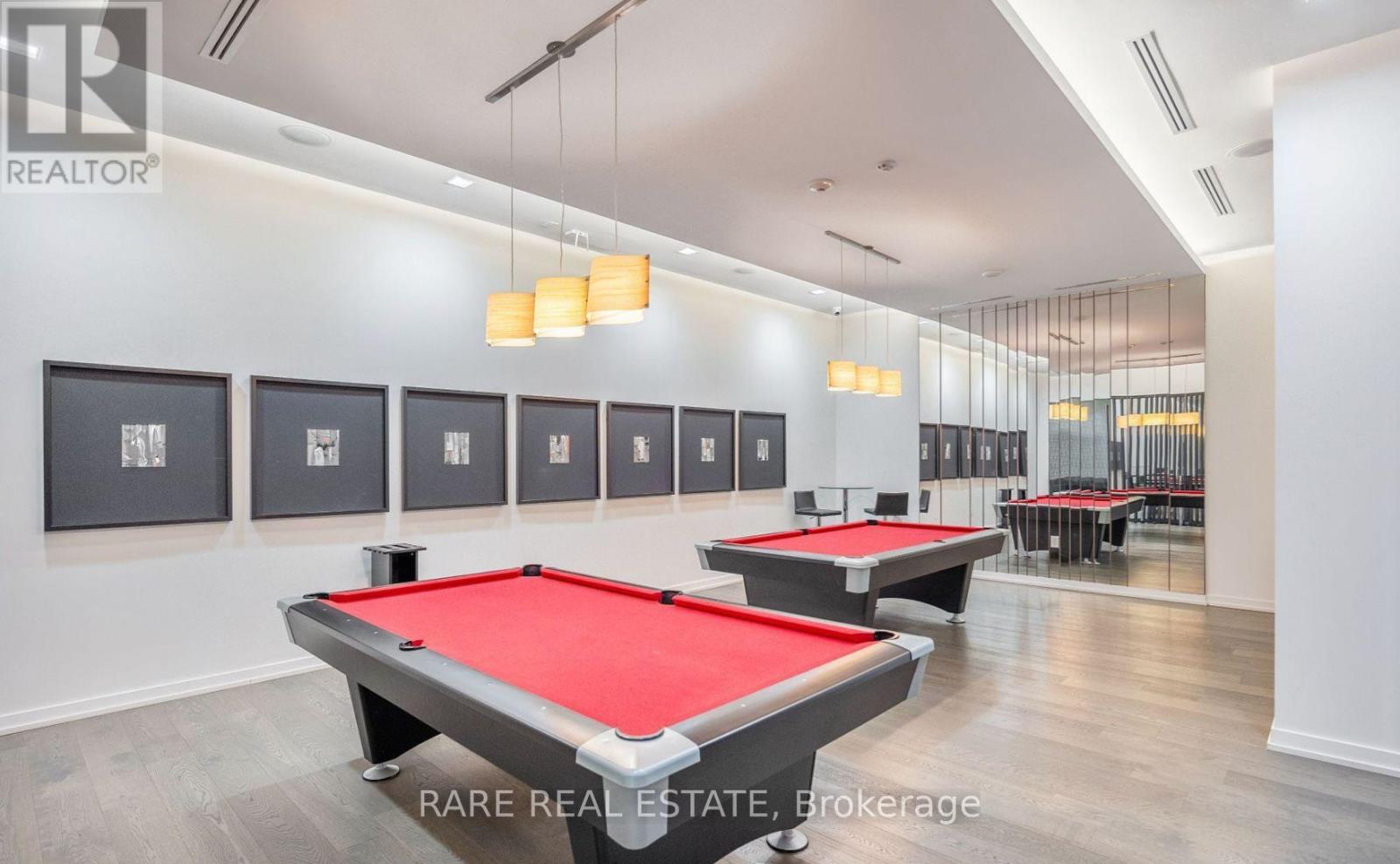 925 - 560 FRONT STREET W