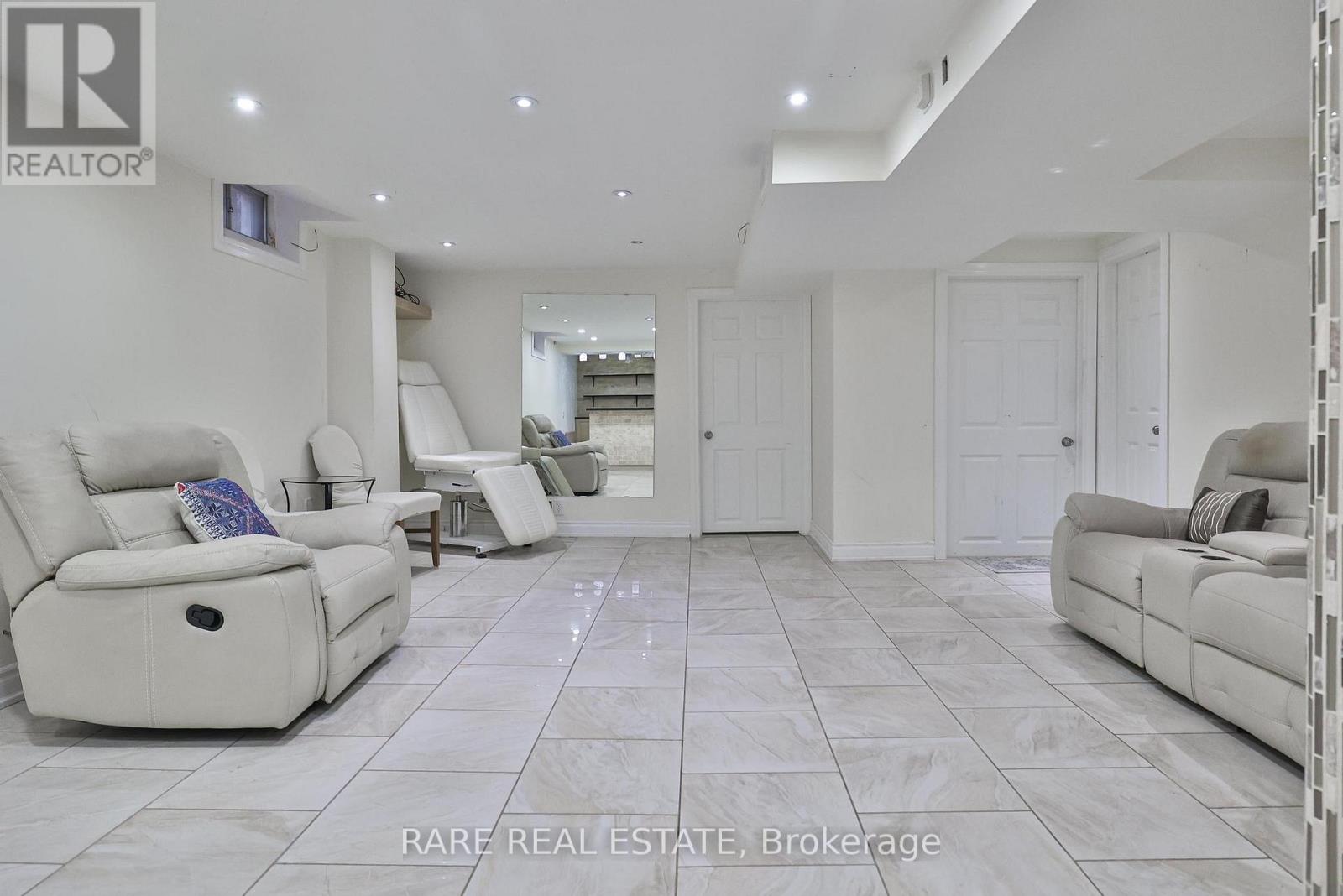 3576 CHERRINGTON CRESCENT