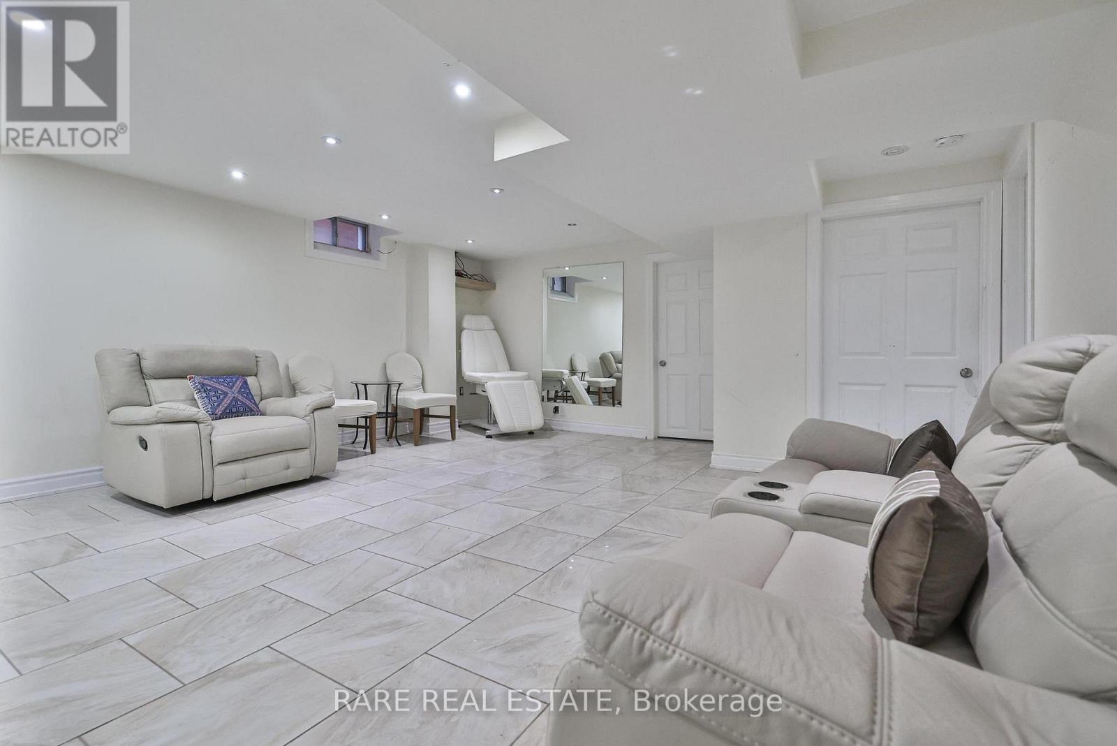 3576 CHERRINGTON CRESCENT