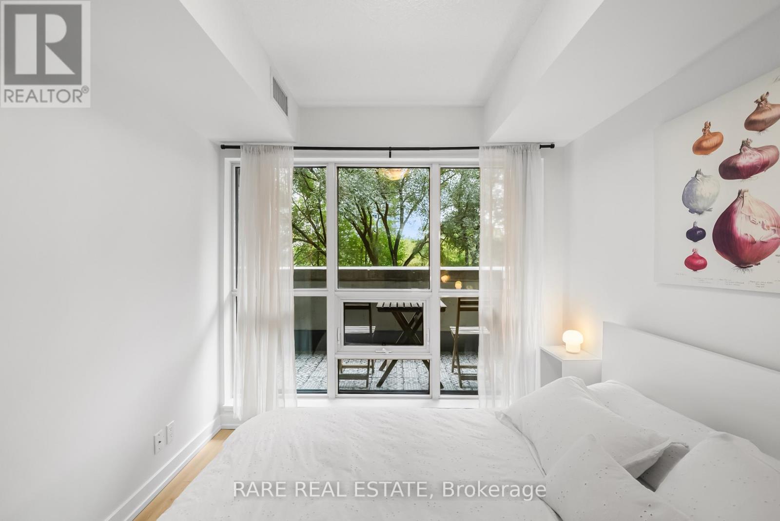 301 - 2220 LAKE SHORE BOULEVARD W