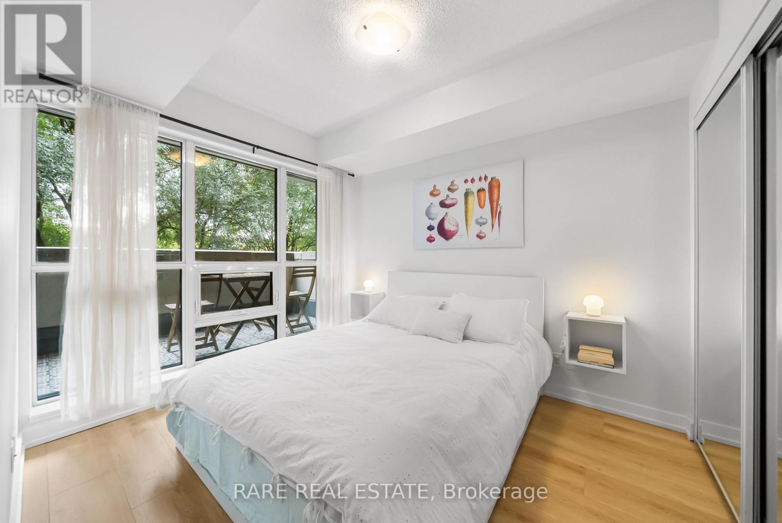 301 - 2220 LAKE SHORE BOULEVARD W