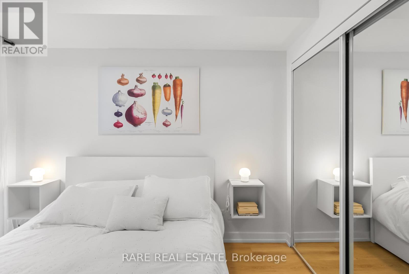 301 - 2220 LAKE SHORE BOULEVARD W