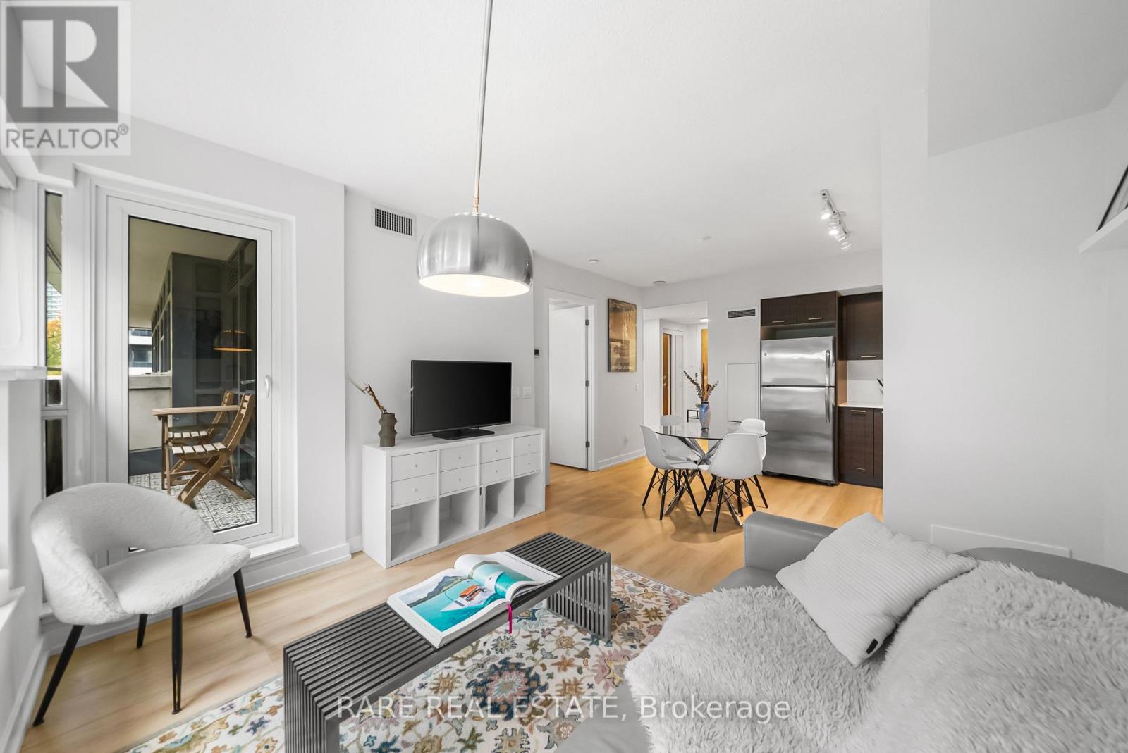 301 - 2220 LAKE SHORE BOULEVARD W