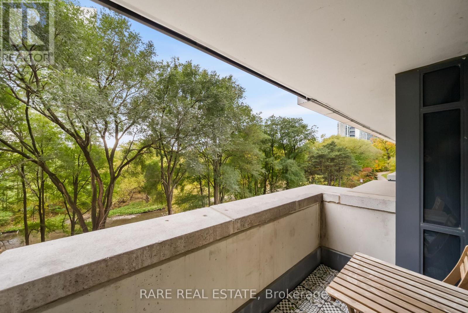 301 - 2220 LAKE SHORE BOULEVARD W