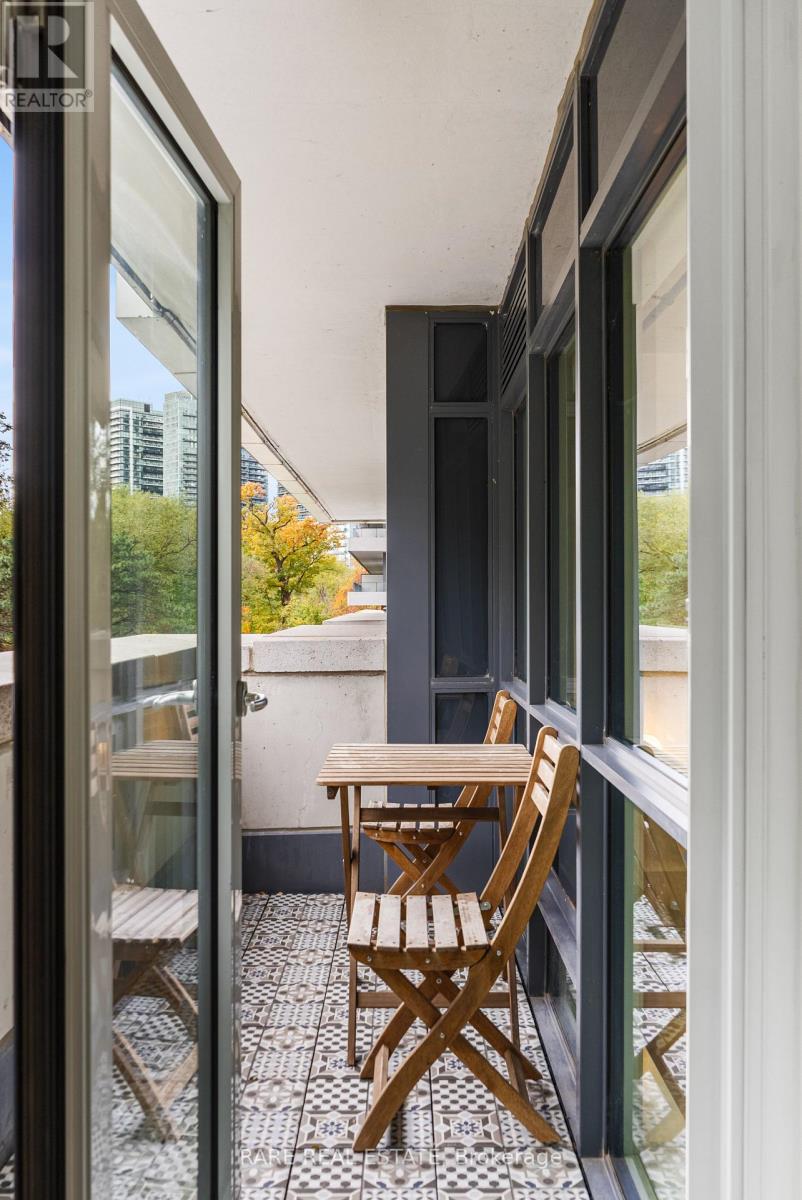 301 - 2220 LAKE SHORE BOULEVARD W