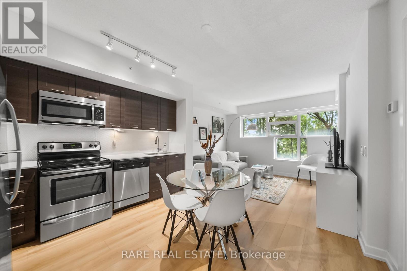 301 - 2220 LAKE SHORE BOULEVARD W