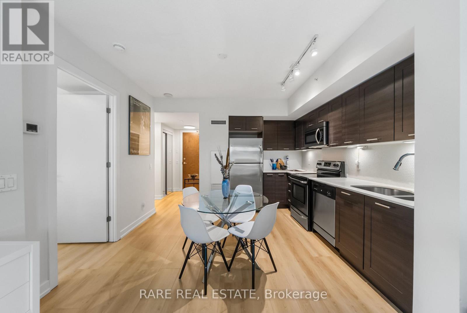 301 - 2220 LAKE SHORE BOULEVARD W