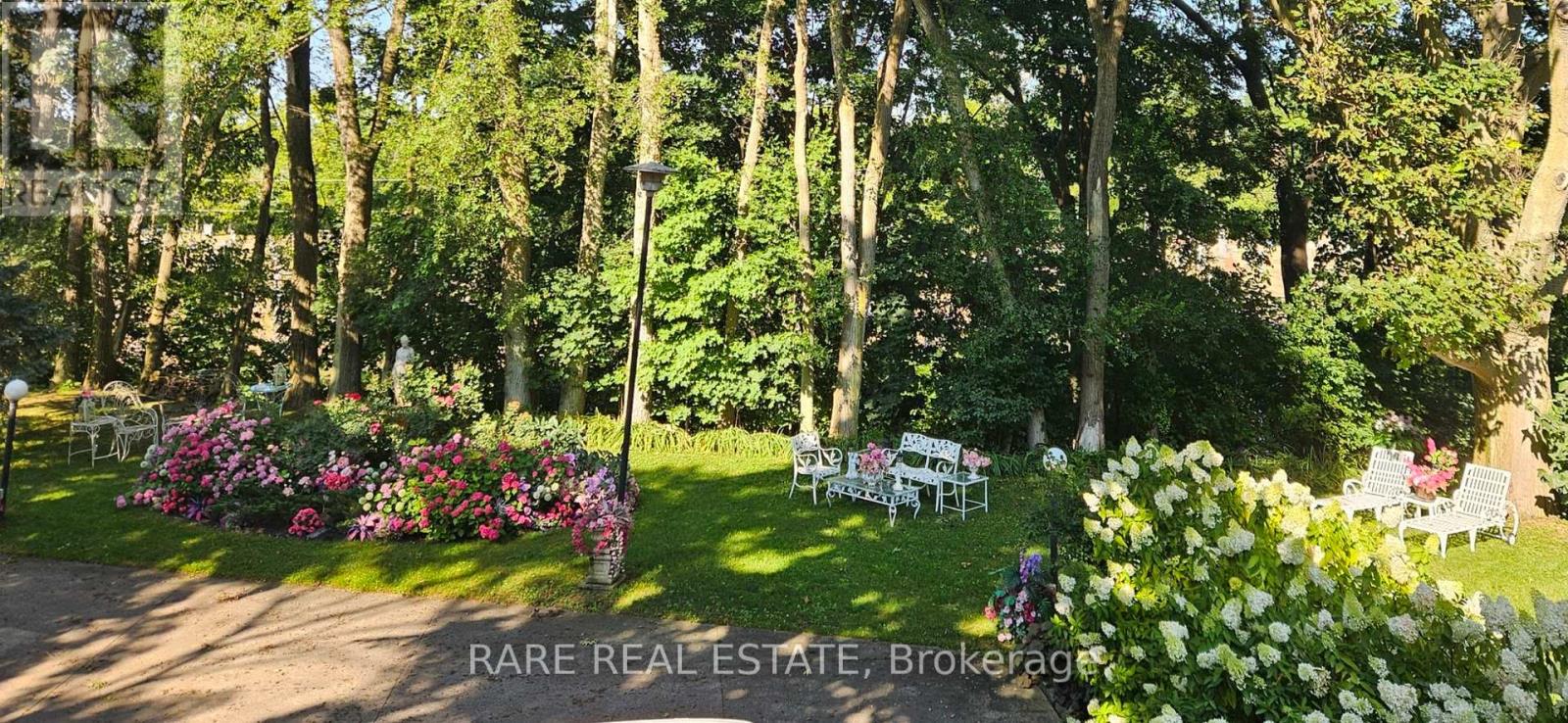 735 LAKESHORE ROAD E