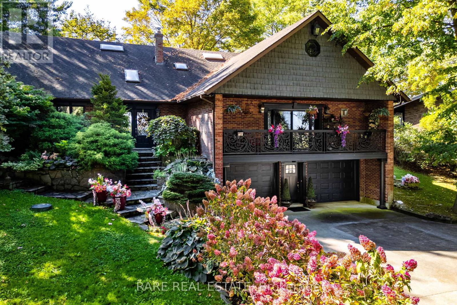 735 LAKESHORE ROAD E