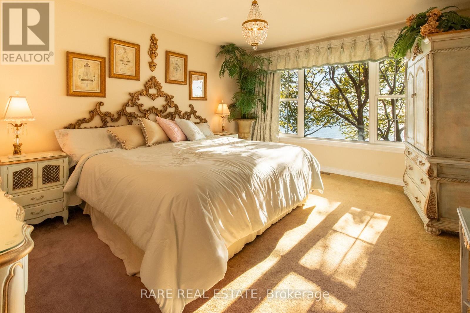 735 LAKESHORE ROAD E