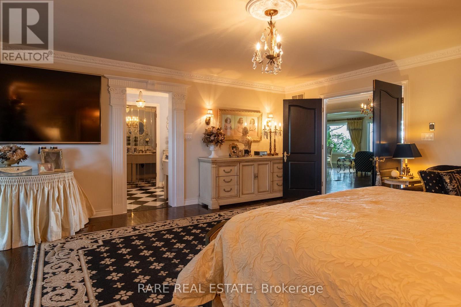 735 LAKESHORE ROAD E