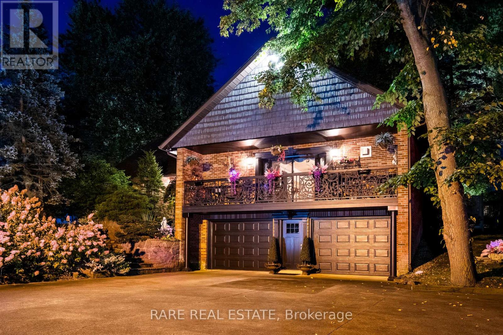 735 LAKESHORE ROAD E