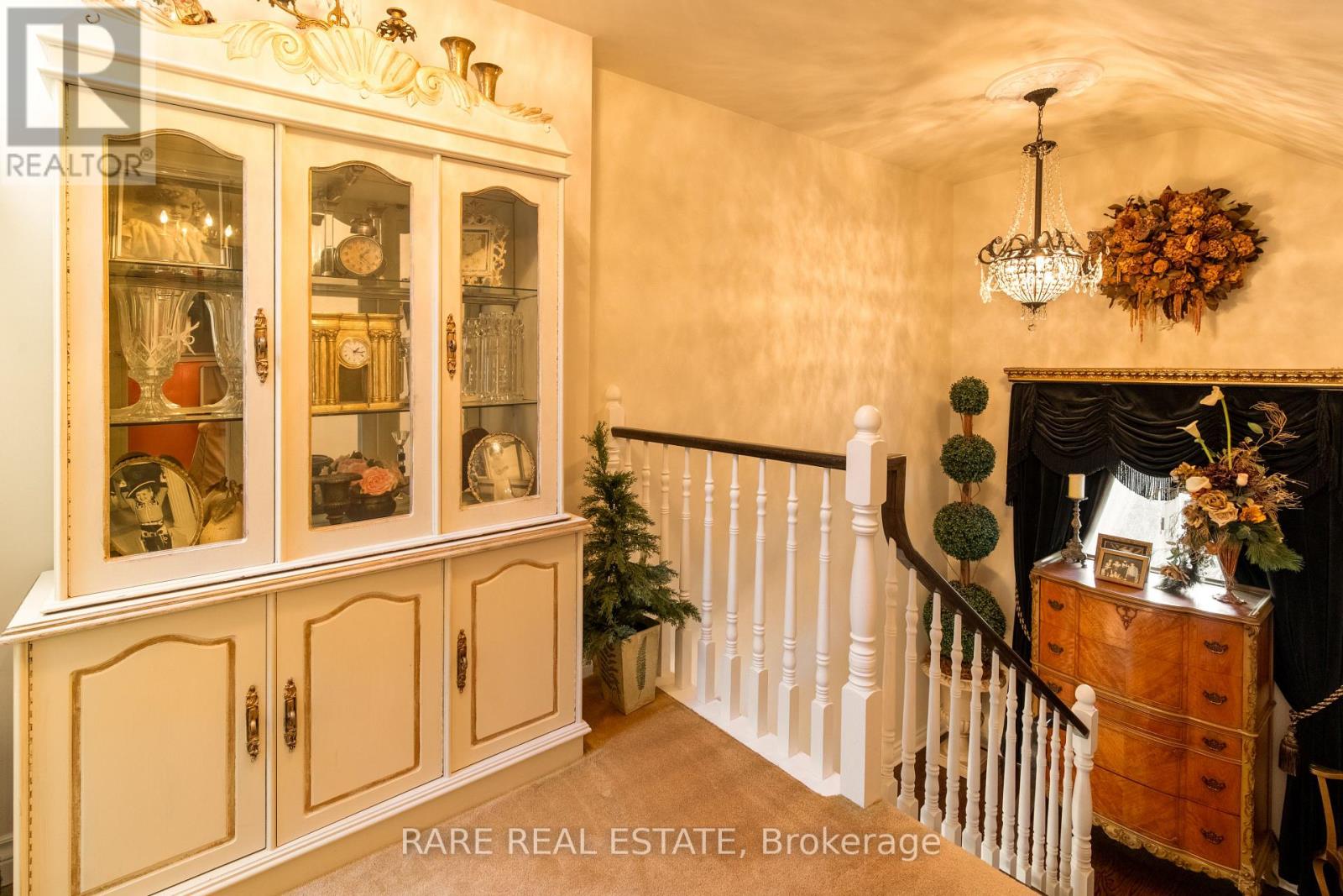 735 LAKESHORE ROAD E