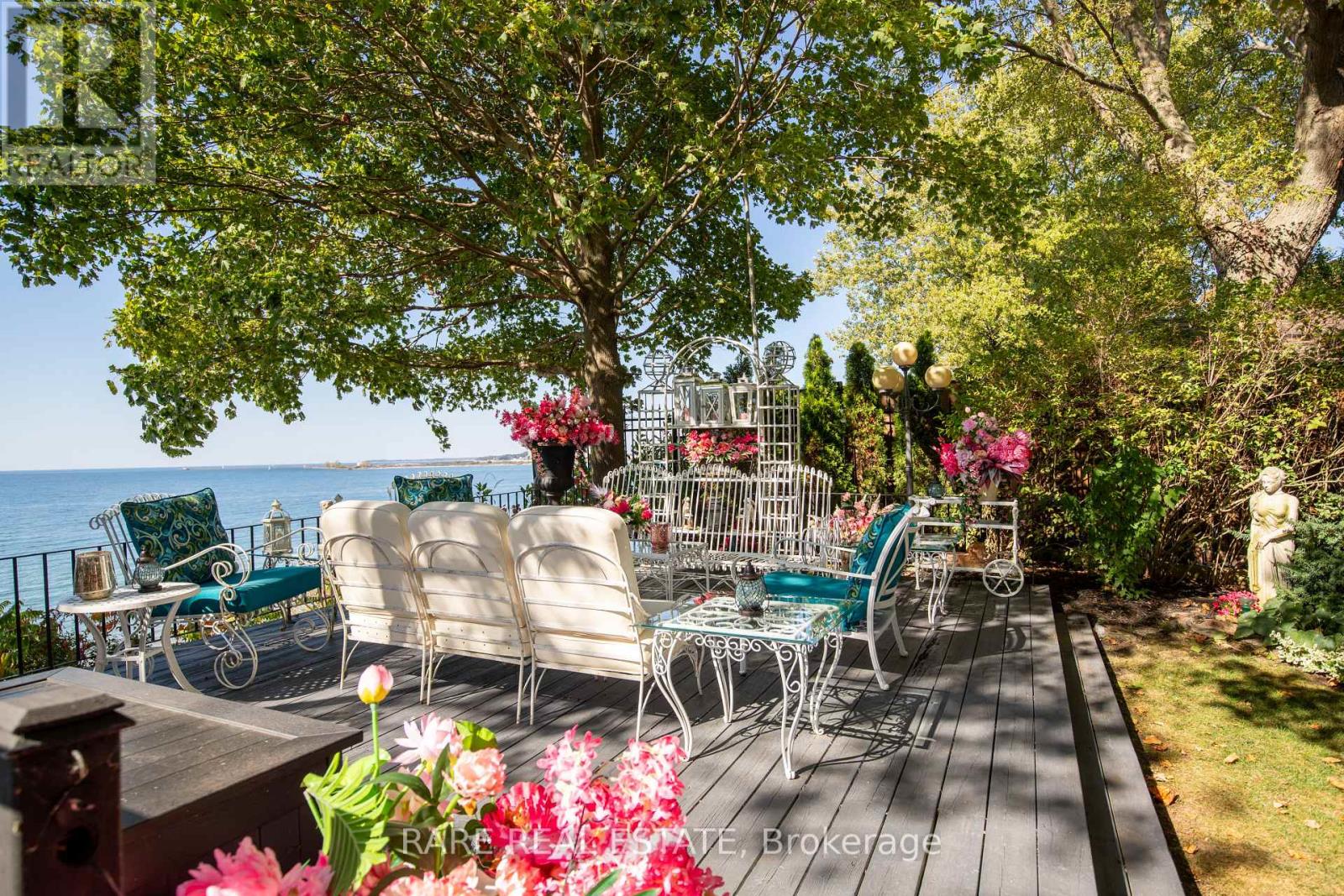 735 LAKESHORE ROAD E