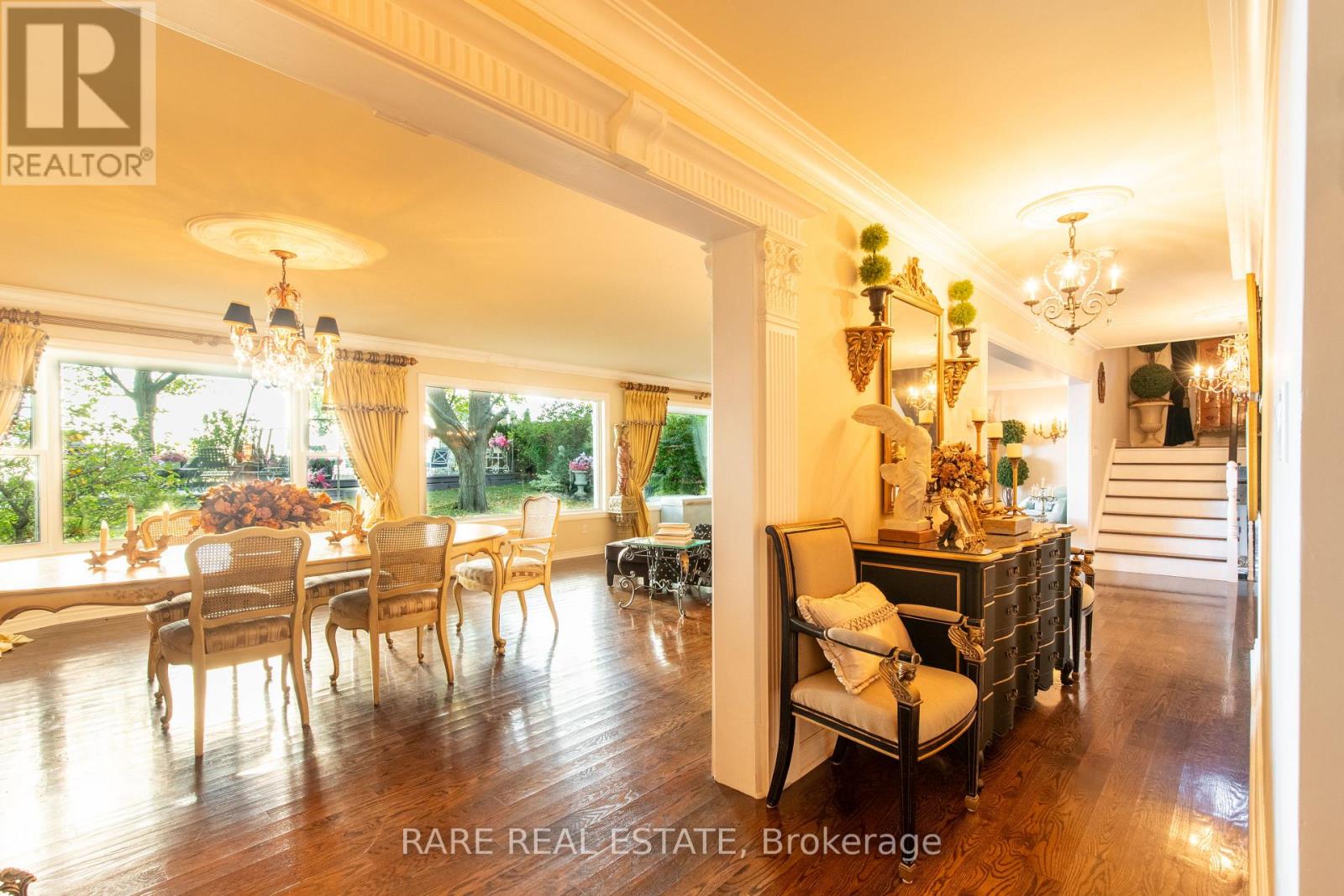 735 LAKESHORE ROAD E