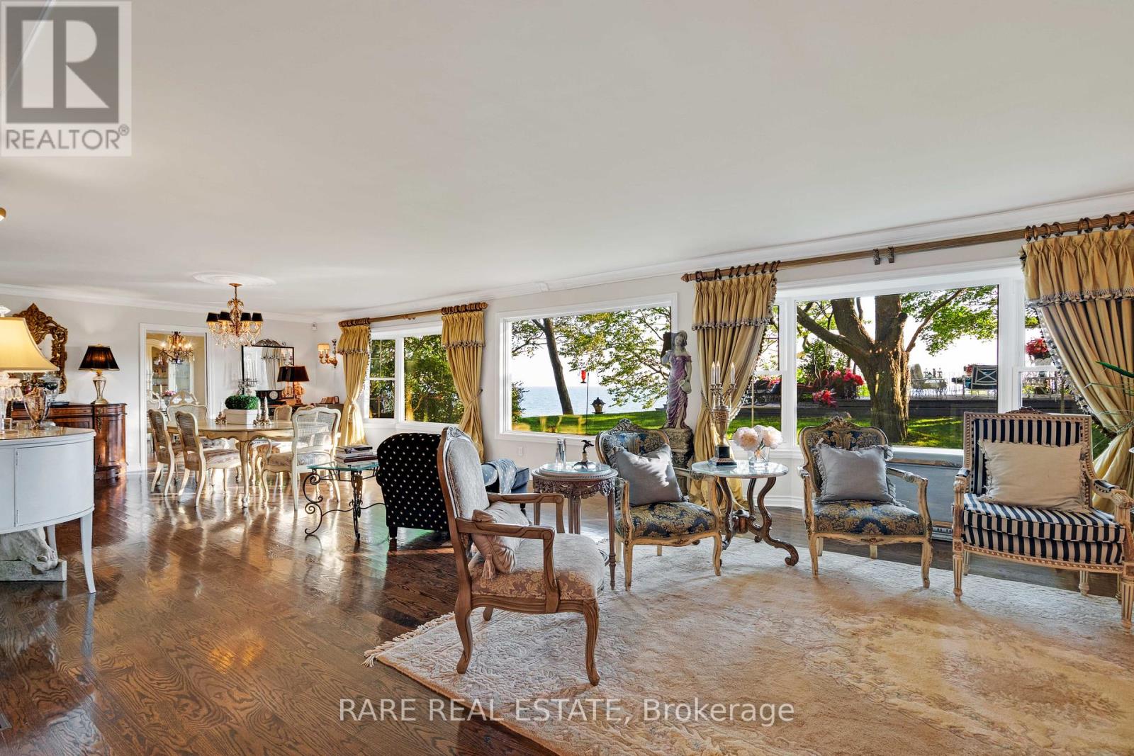 735 LAKESHORE ROAD E