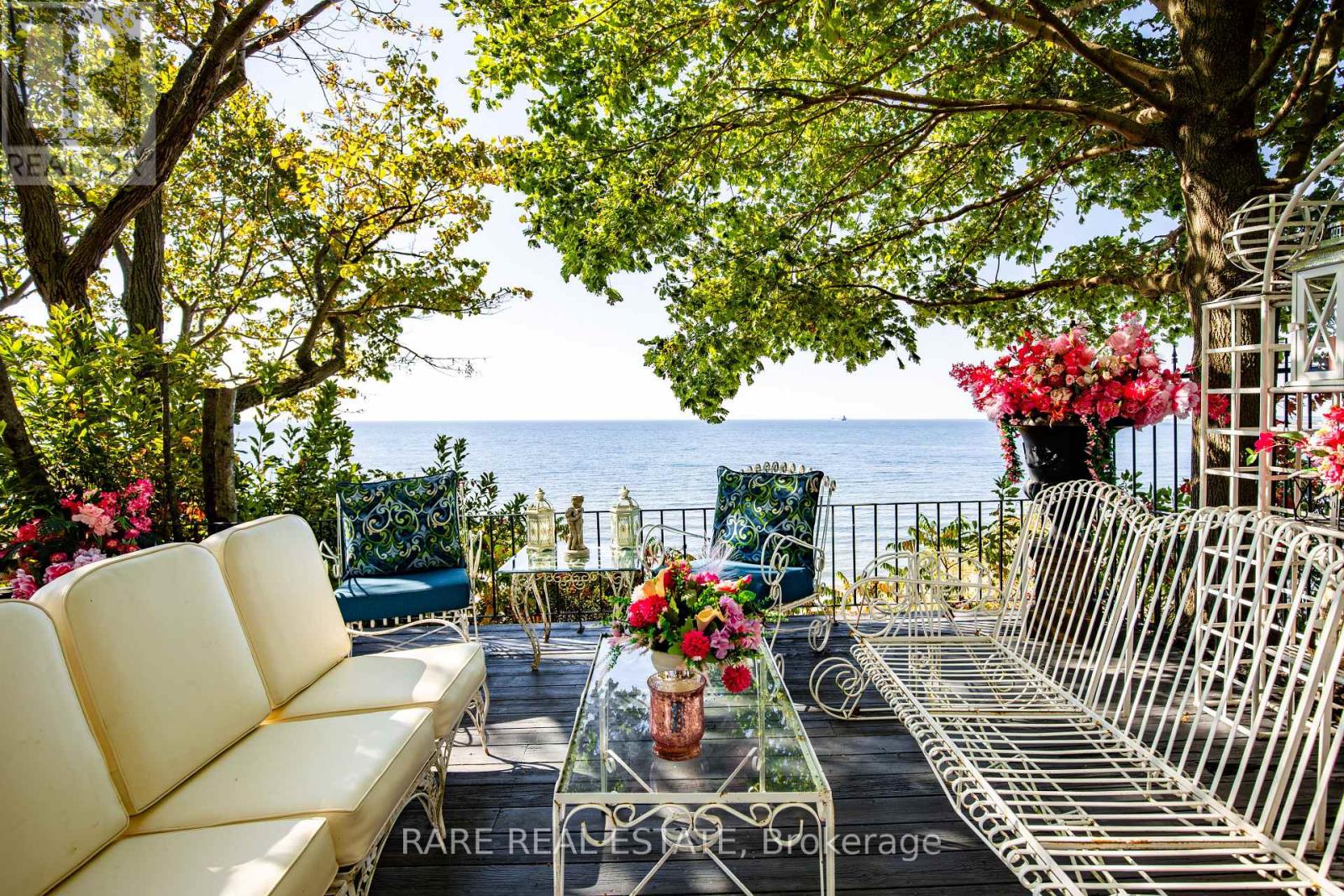 735 LAKESHORE ROAD E