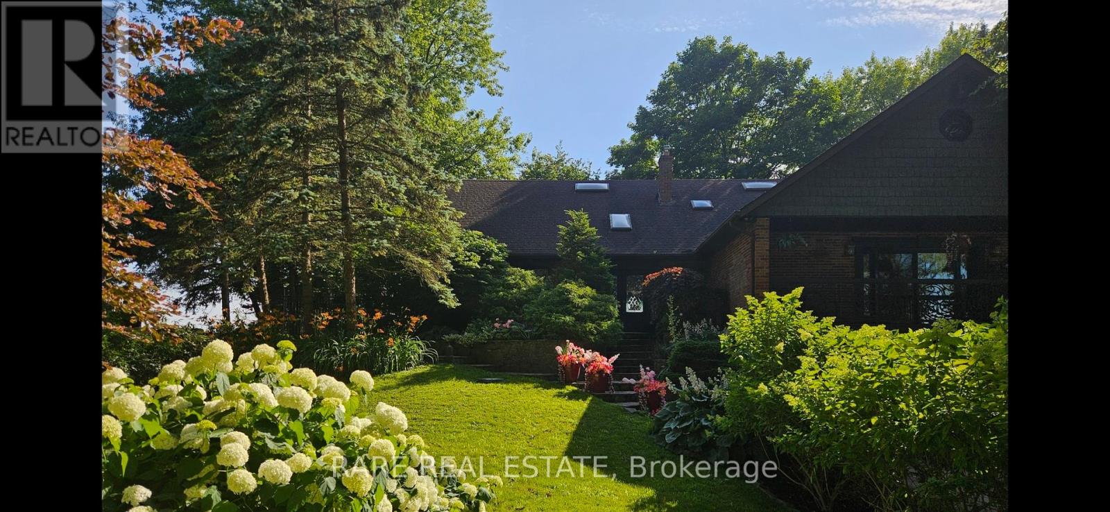 735 LAKESHORE ROAD E