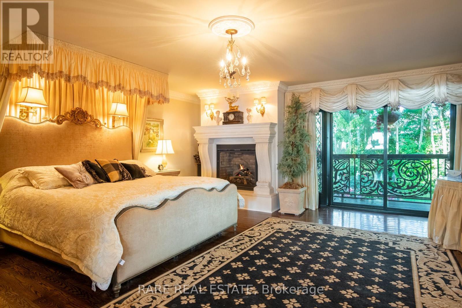 735 LAKESHORE ROAD E