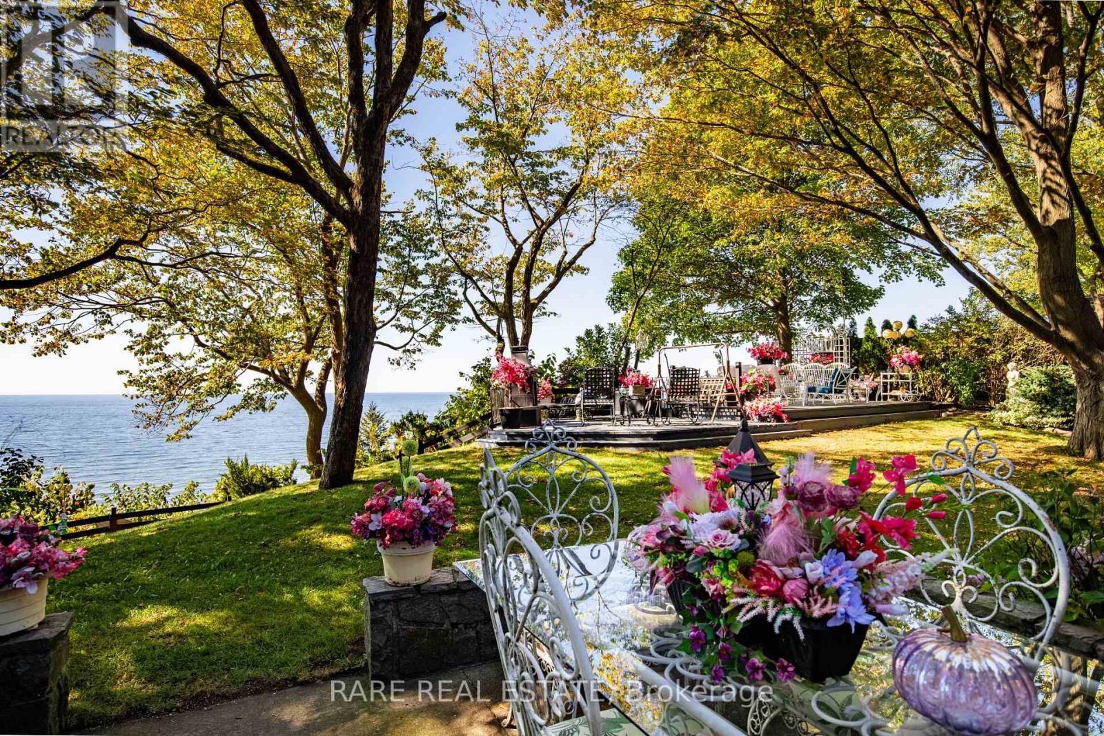 735 LAKESHORE ROAD E