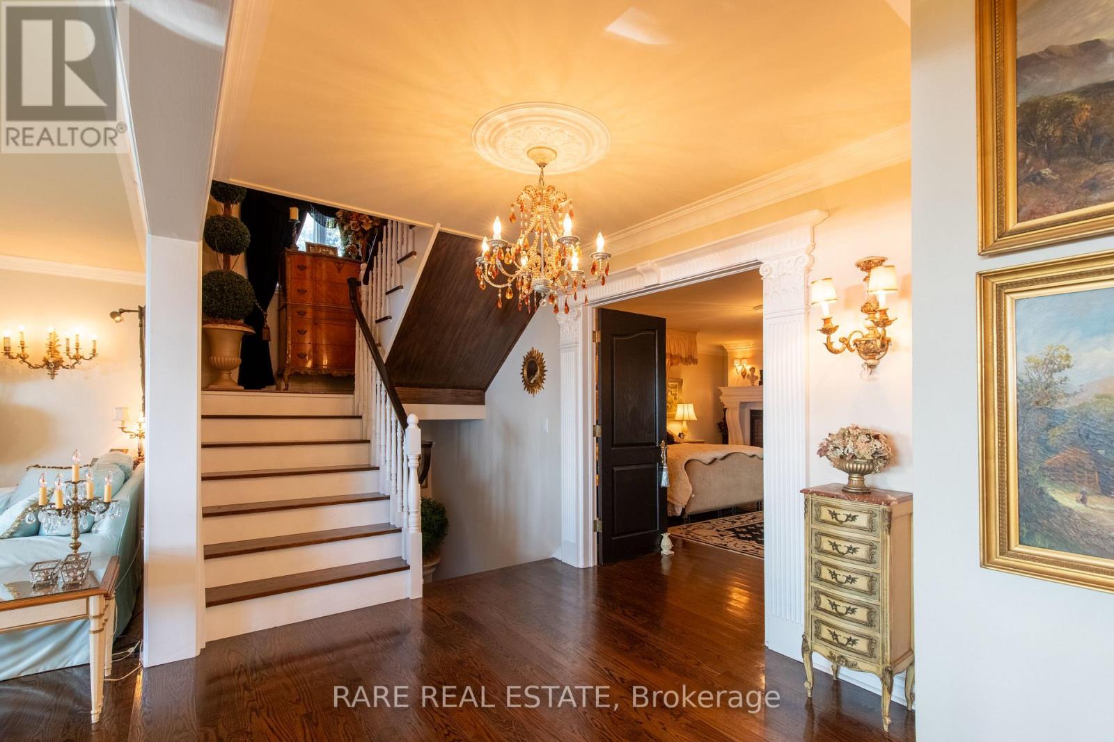 735 LAKESHORE ROAD E