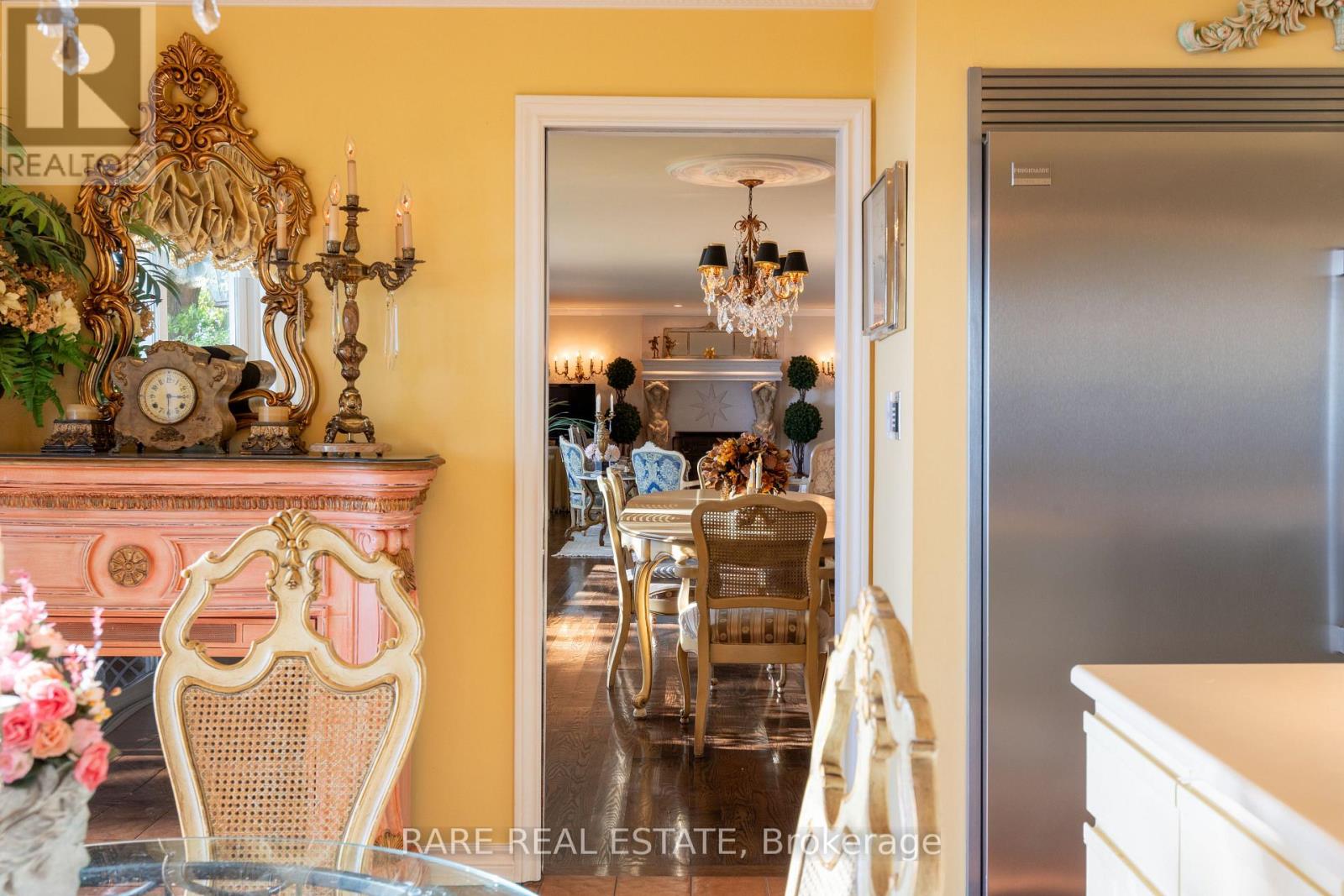 735 LAKESHORE ROAD E