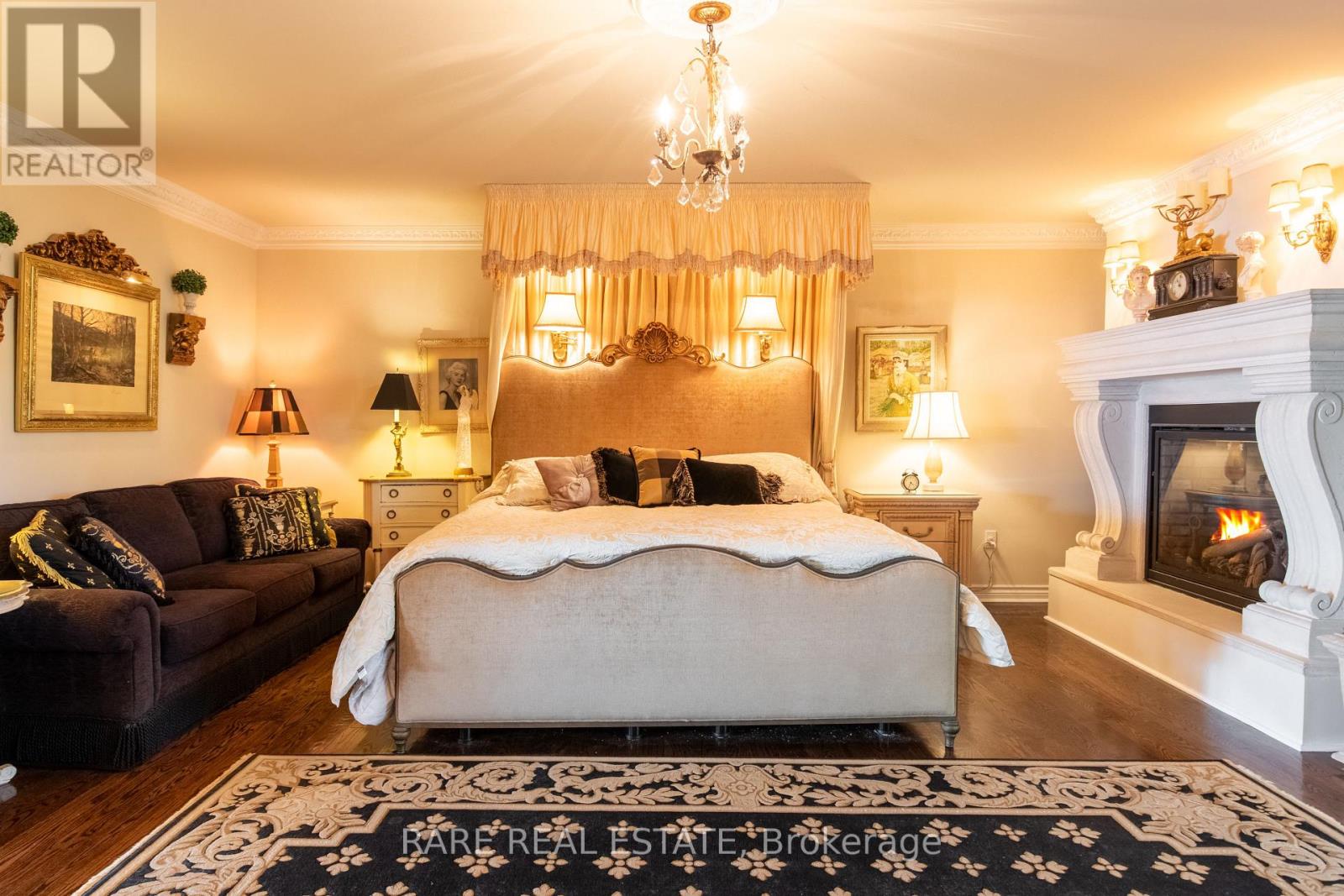 735 LAKESHORE ROAD E