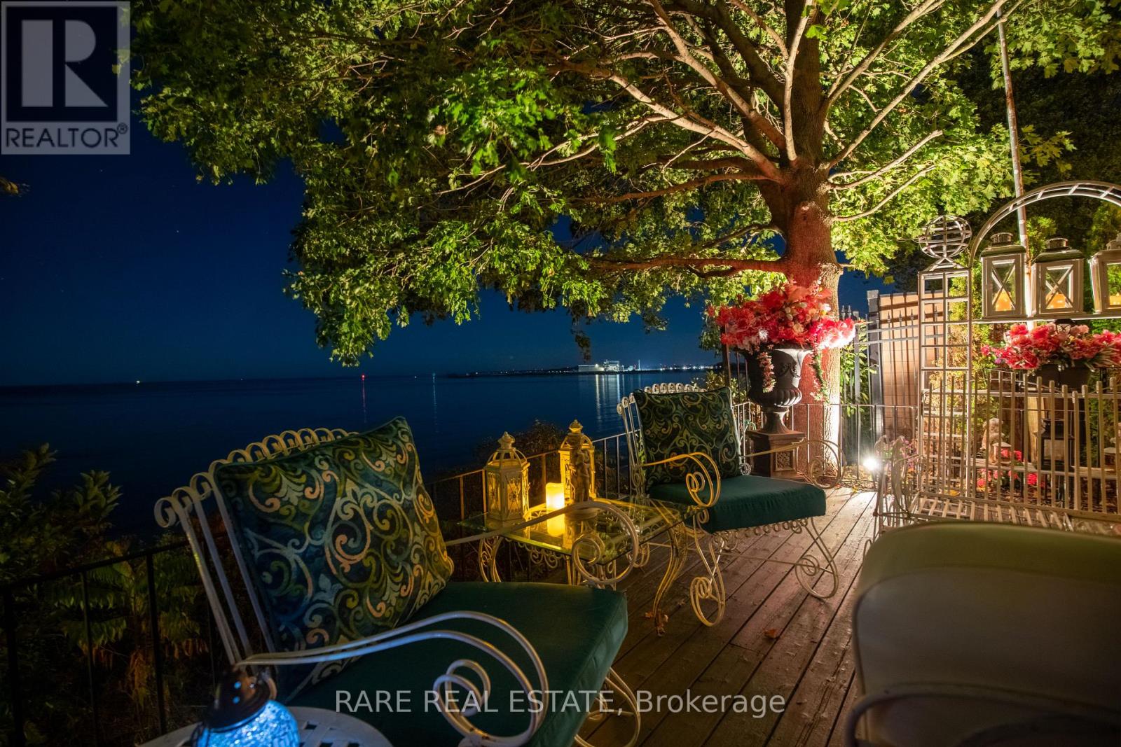 735 LAKESHORE ROAD E