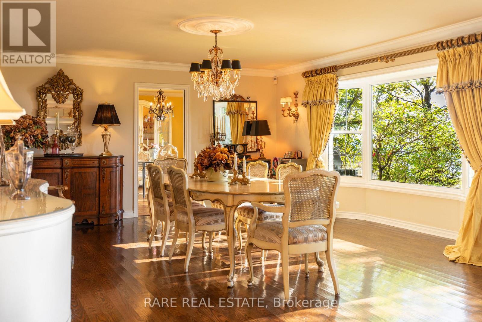 735 LAKESHORE ROAD E