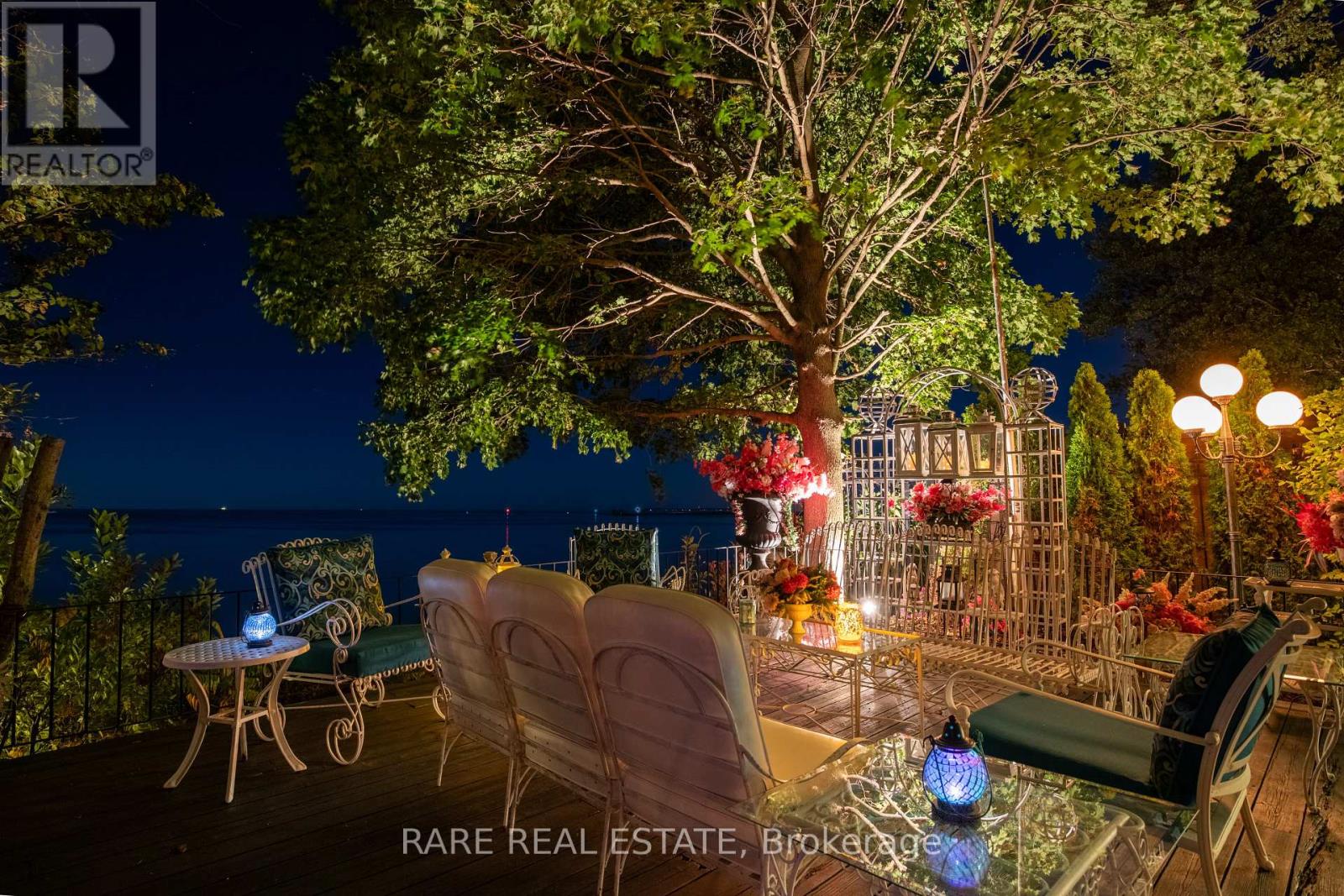 735 LAKESHORE ROAD E