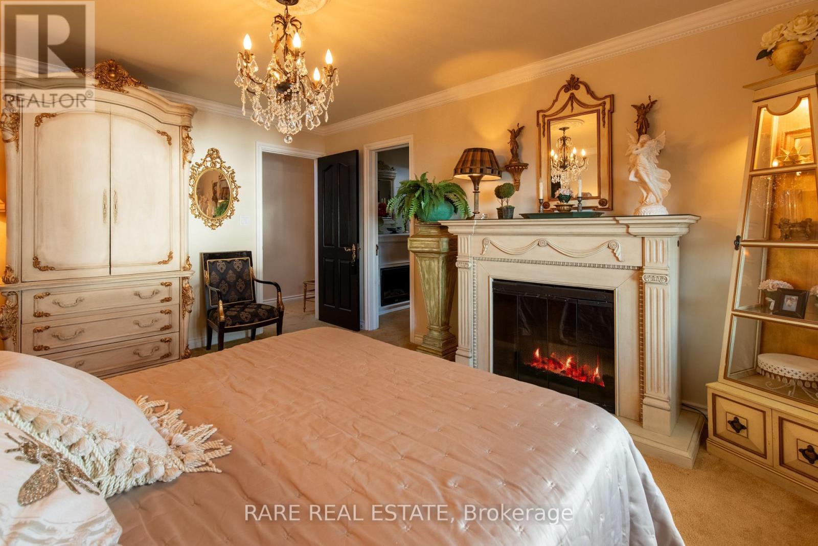 735 LAKESHORE ROAD E