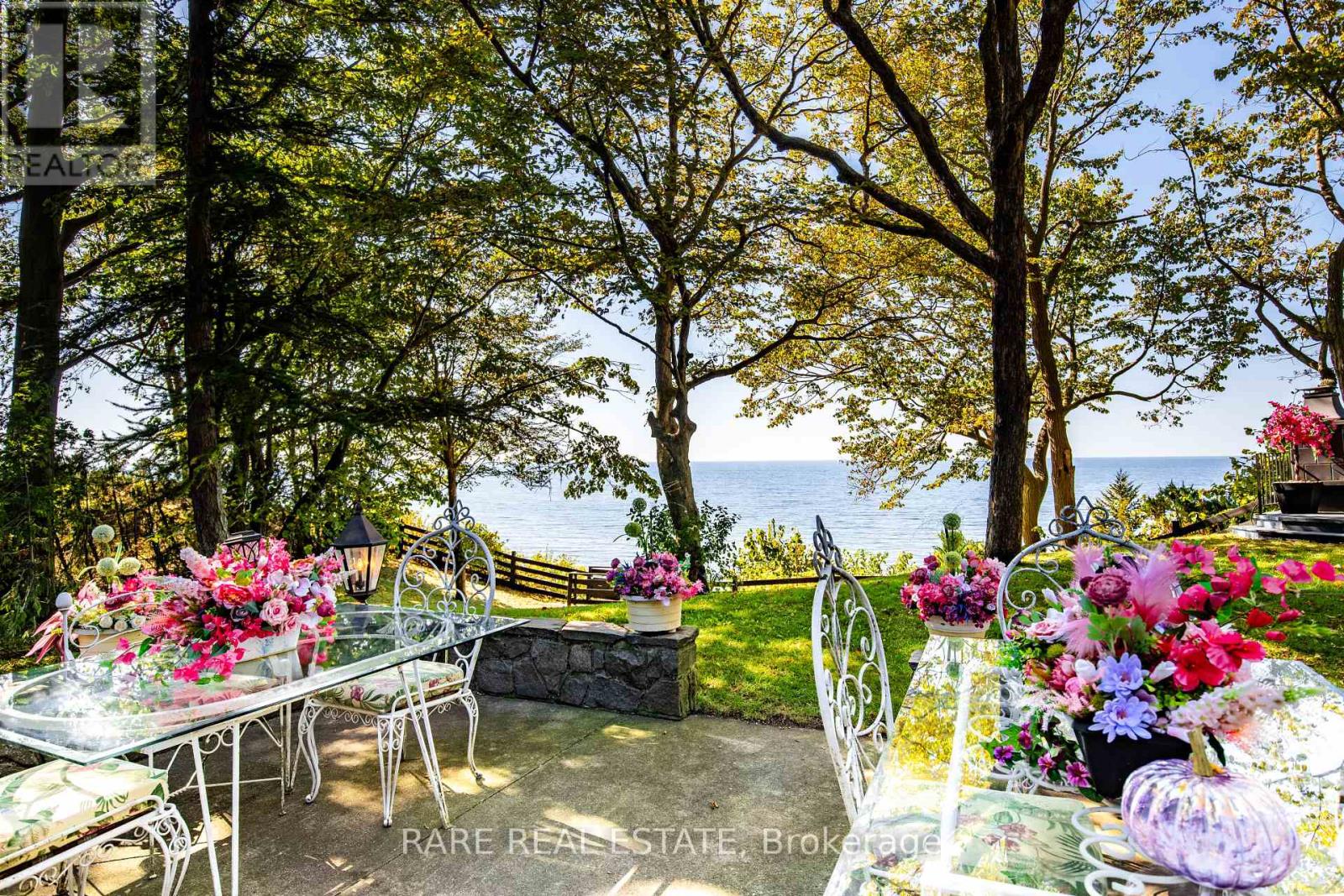 735 LAKESHORE ROAD E