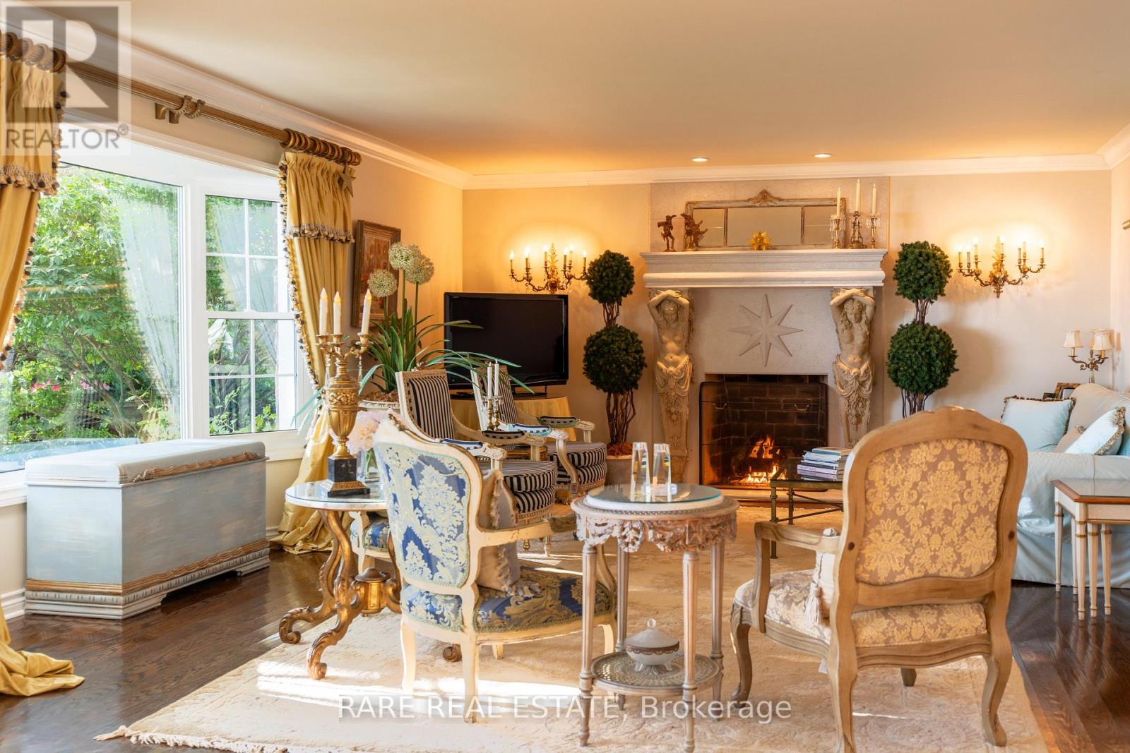 735 LAKESHORE ROAD E