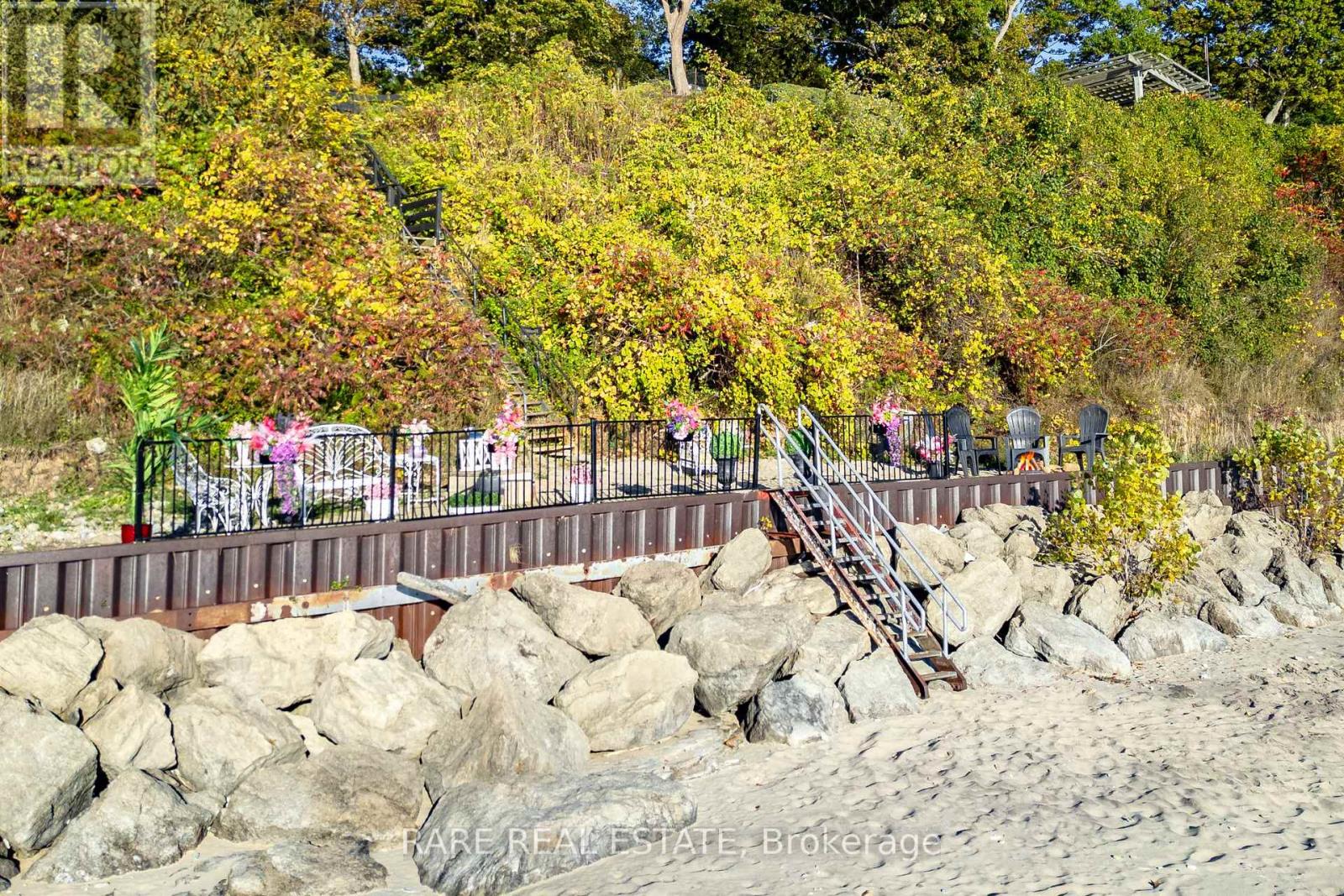 735 LAKESHORE ROAD E