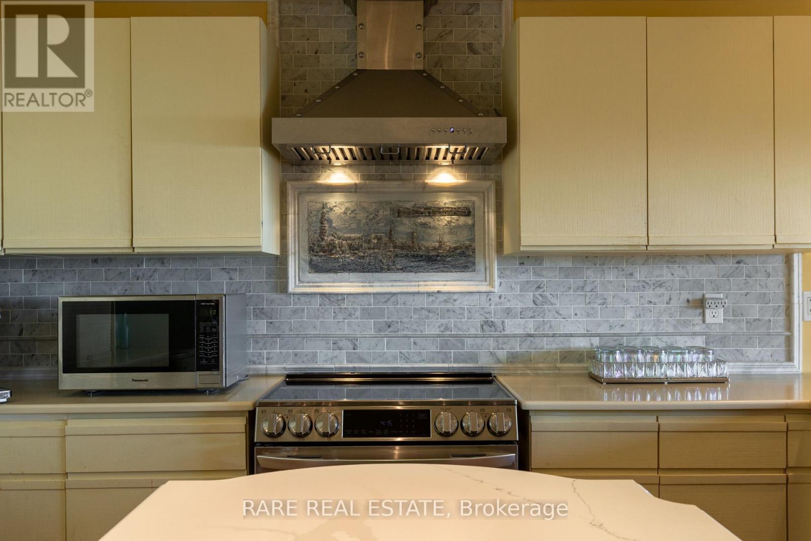 735 LAKESHORE ROAD E