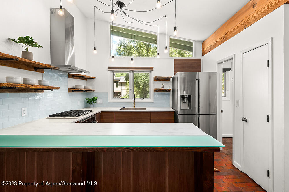 415 Park Circle, 5