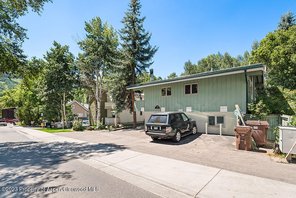 415 Park Circle, 5